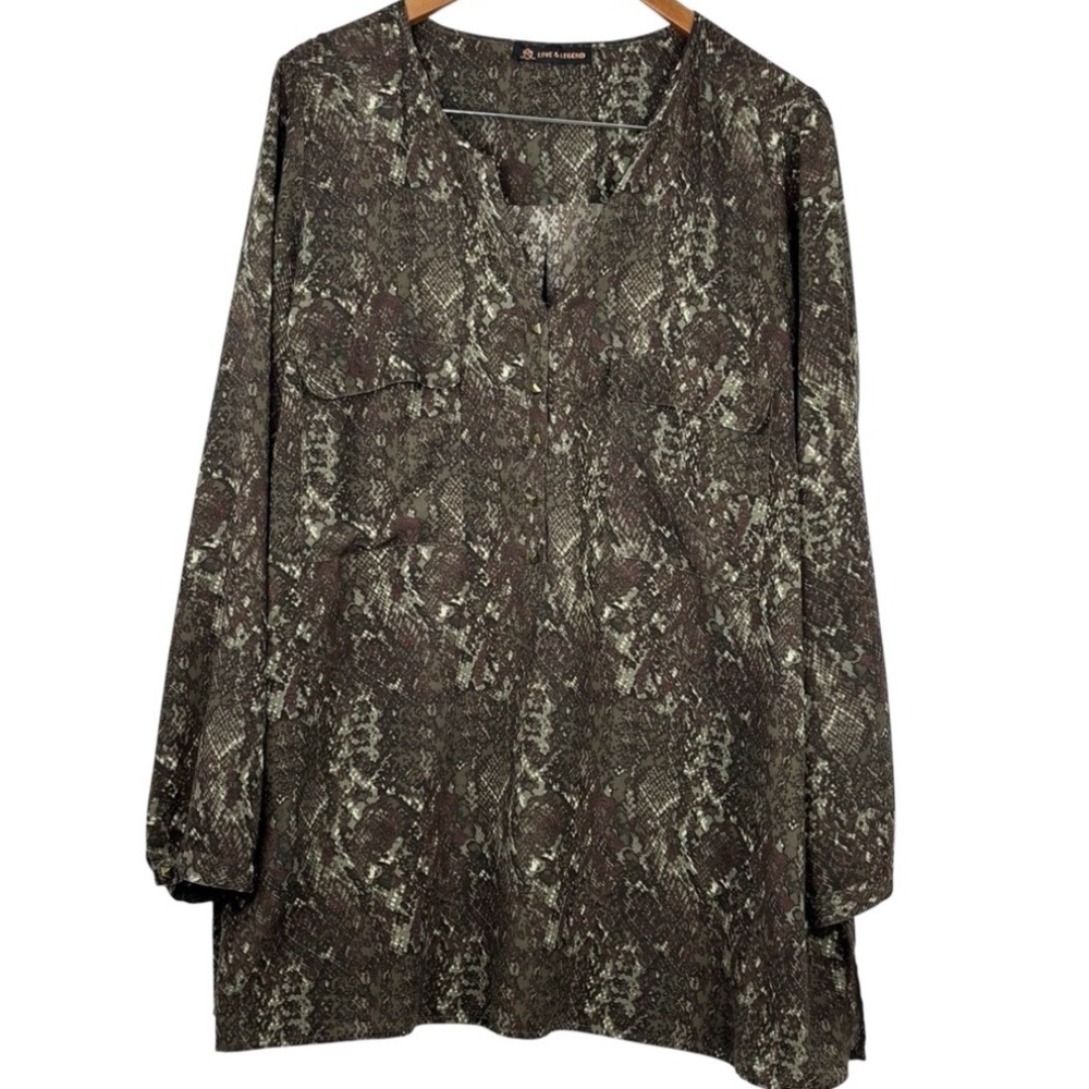 Love & Legend Greens & Browns Snakeskin Camo Look 1/2 Button V-Neck Blouse 20